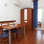 Apartment By The Sea - Perna, Peljesac - 4545